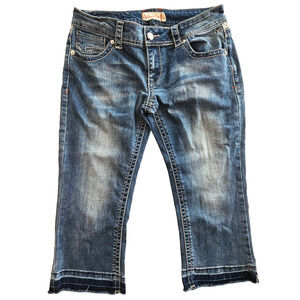 Realtree Capris Women's 30 Denim Logo Cropped Nature Design Dipped Hem